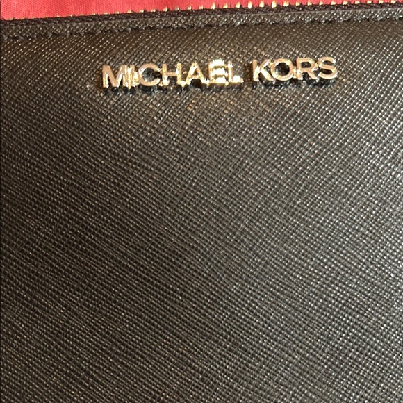 Michael Kors Jet-Set - Black Zip-Around Wristlet/Clutch Tech Friendly Assessory - Picture 2 of 8